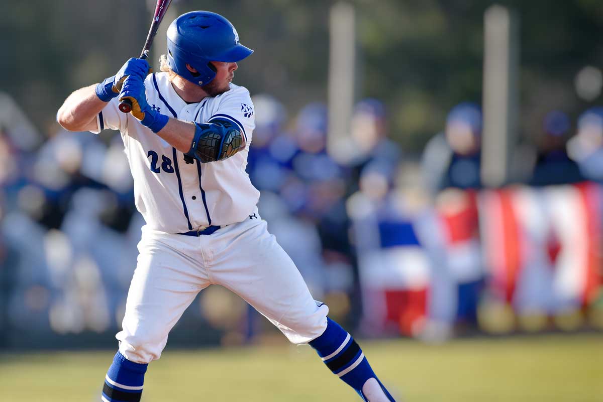 baseball player ready to swing